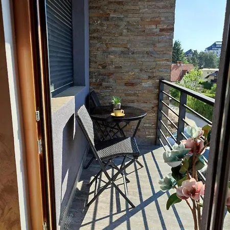 Posebna Prica-lux